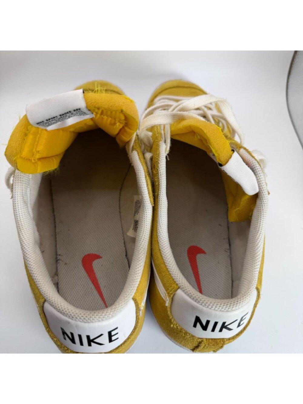 Nike Blazer Low 77 Vintage Yellow & White Sneakers Size 10.5 Men’s Suede Casual - Picture 6 of 9